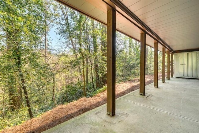 Building Photo - 1921 Walthall Dr NW