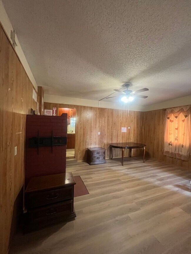 Building Photo - Cozy Crestline Cabin