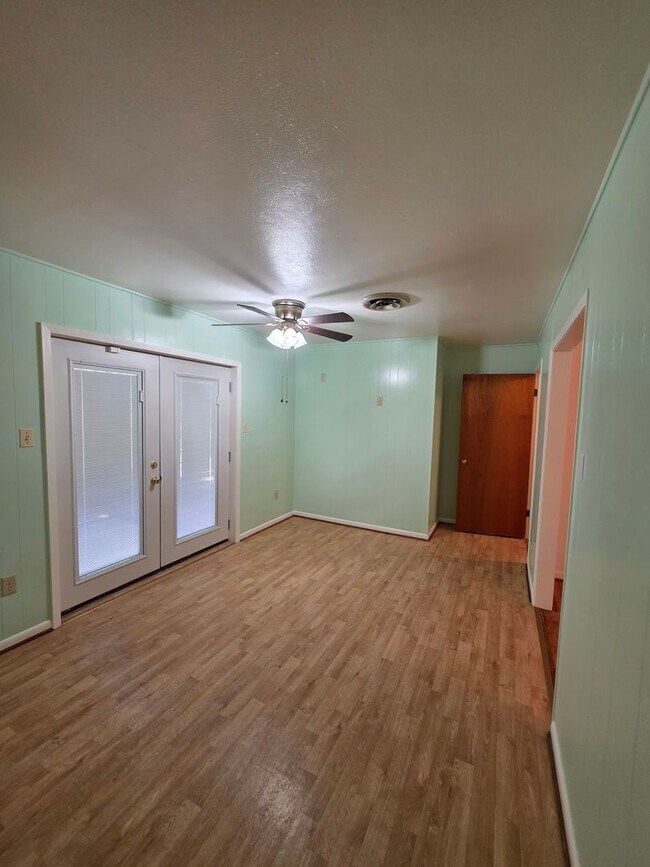 Building Photo - Charming 3/2 in Copperas Cove