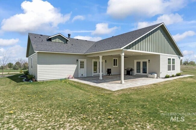 Building Photo - Beautiful 4/3 on TimberStone Golf Course