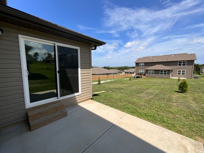 Building Photo - Beautiful Brand New Duplex - Ozark Schools!