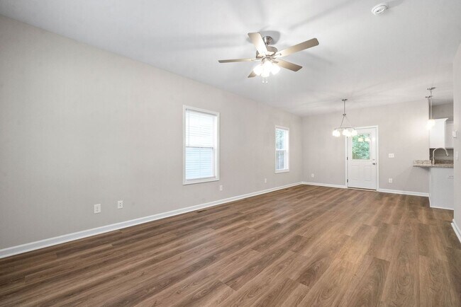 Building Photo - Beautiful 3 Bedroom Home For Rent Near Downtown Clarksville!