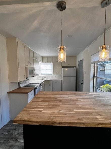 Building Photo - 6227 St Moritz Ave