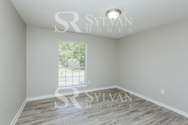 Building Photo - Enjoy living the good life in this 4 bedroom, 2 bathroom home