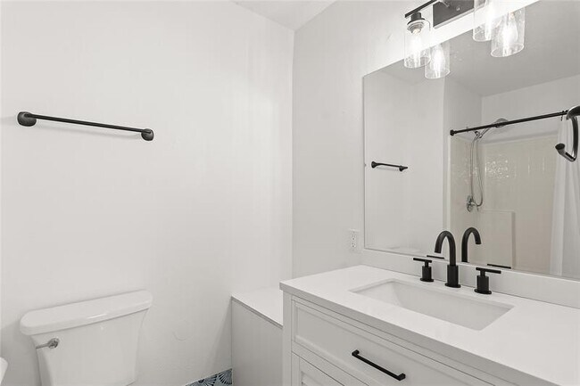 Building Photo - 5947 Ridge Lake Cir