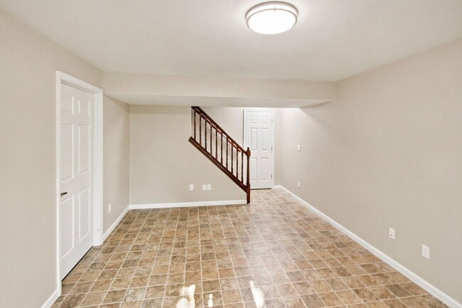 Building Photo - 404 Willott Square Dr