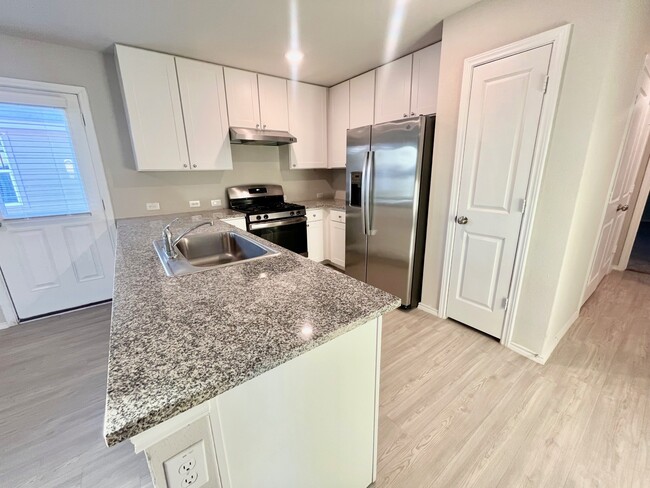 Building Photo - 10631 Varmus Dr