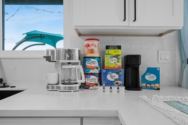 Building Photo - 5048 Bluff Pl