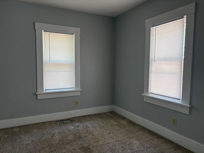 Building Photo - Beautiful 2 bed/ 1 bath