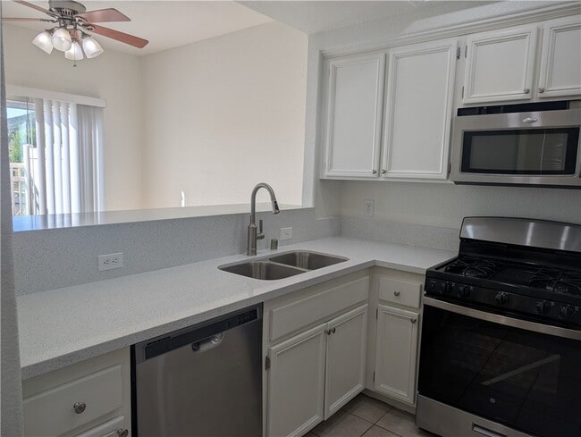 Building Photo - 2110 Almeria St