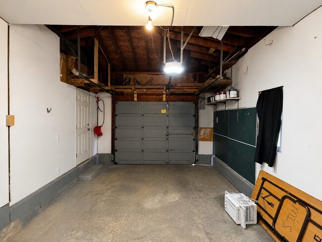 Building Photo - 614 Irving Ave