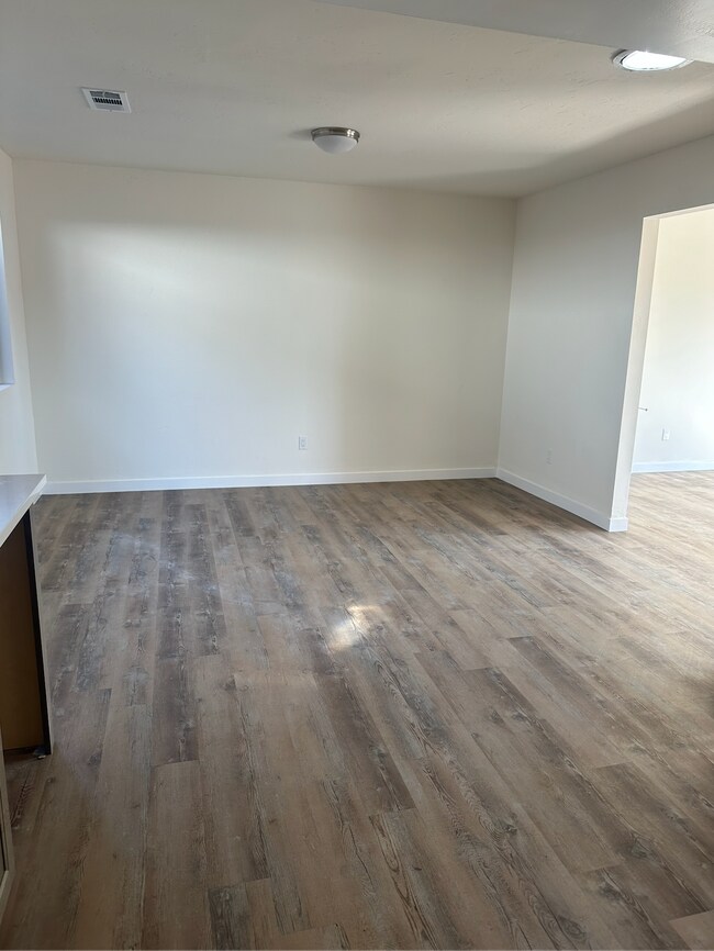 Building Photo - 1210 Palomar Terrace