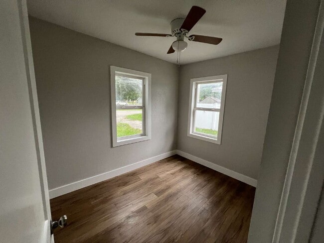 Building Photo - 3BR/1BA Home in Fort Myers with Large Detached Garage 20x25