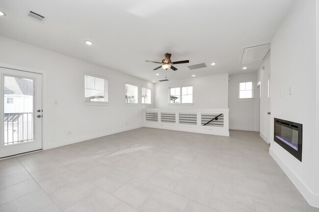 Building Photo - 1420 Shaded Rock Dr