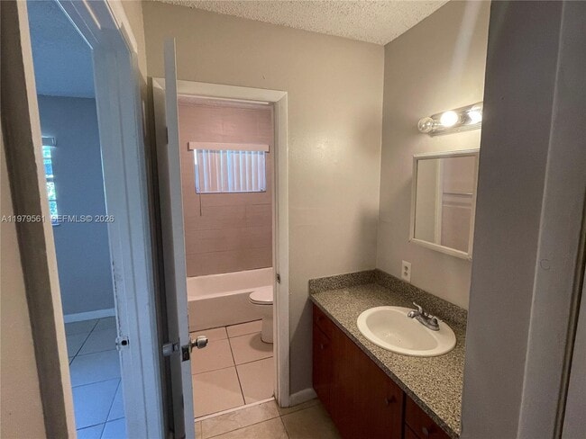 Building Photo - 716 SW 16th Ave