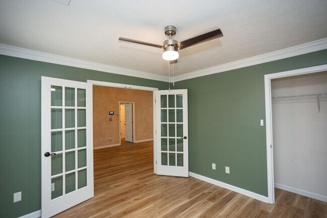 Building Photo - 6053 Sanibel Dr