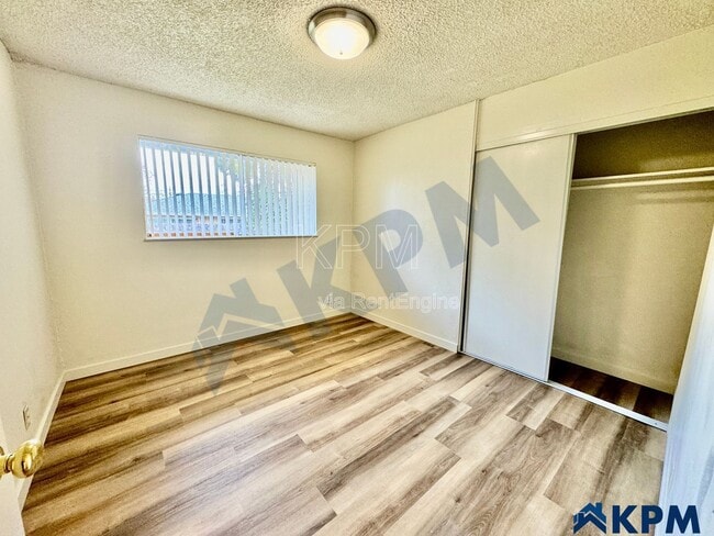 Building Photo - 8446 N El Dorado St