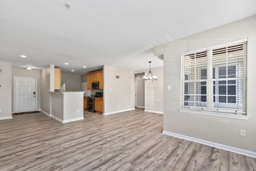 Building Photo - 25340 Lake Mist Square