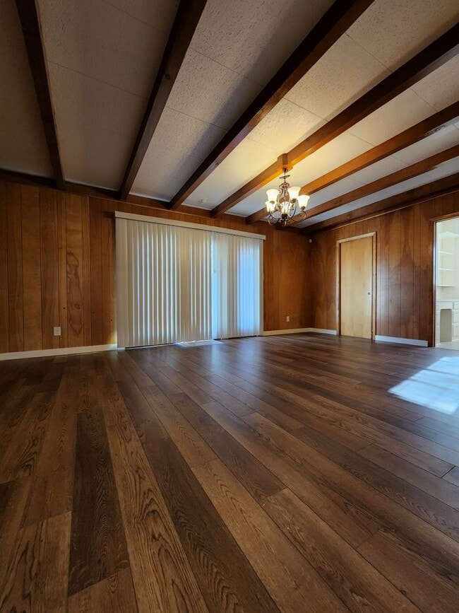 Building Photo - 1827 S Fredonia St