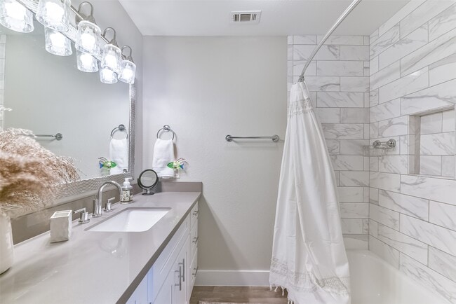 Building Photo - 1799 E Winn Ave