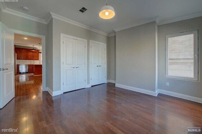 Building Photo - 2 br, 1 bath  - 763 Montgomery St