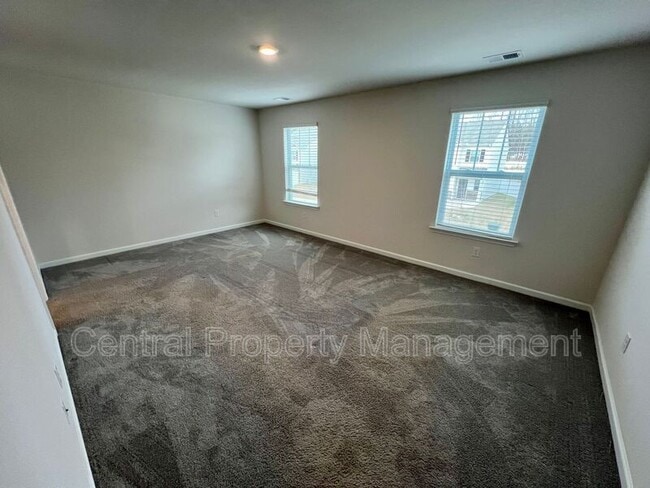 Building Photo - 534 Evaleigh St