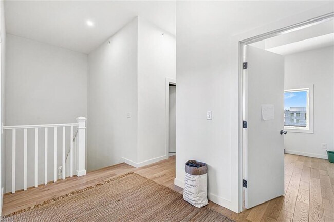 Building Photo - 71 Richmond St