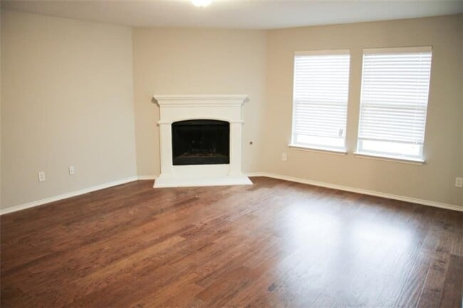 Building Photo - 3613 Dove Ln