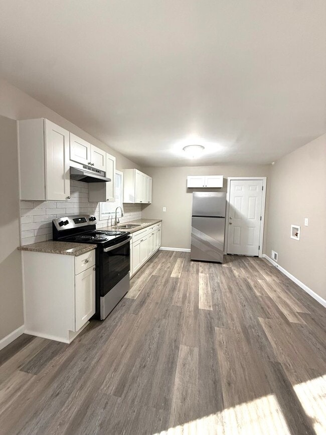 Building Photo - RENOVATED DUPLEX!