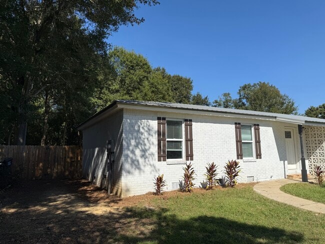 Building Photo - 107 E Hamm Ave