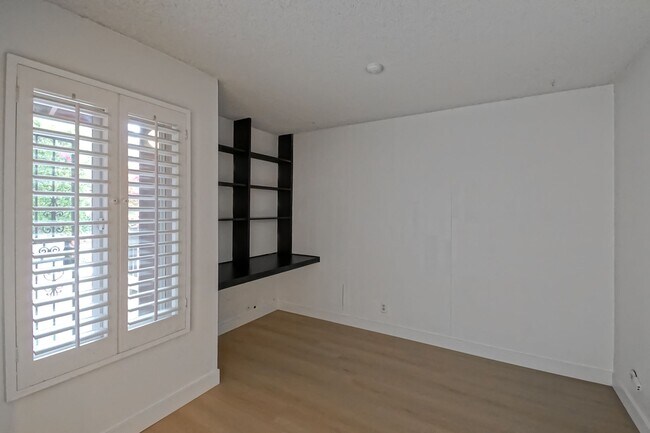 Building Photo - SPACIOUS, 2-STORY, 3BR2.5BA LAKESIDE CONDO...