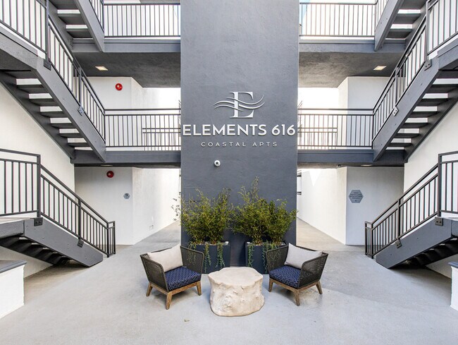 Building Photo - 616 Esplanade-SI FL2-ID440