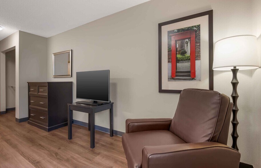 Building Photo - Furnished Studio-Dayton - Fairborn