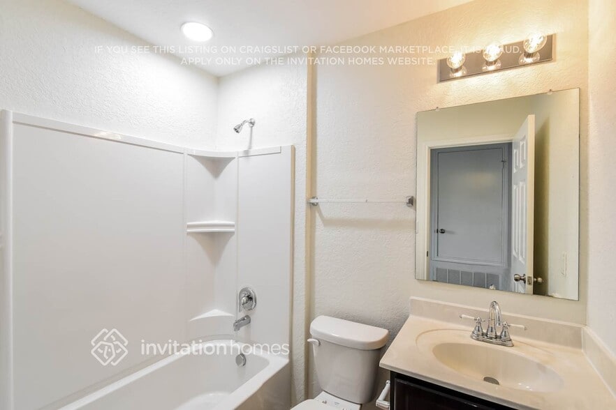 Building Photo - 27305 Paraiso Manor