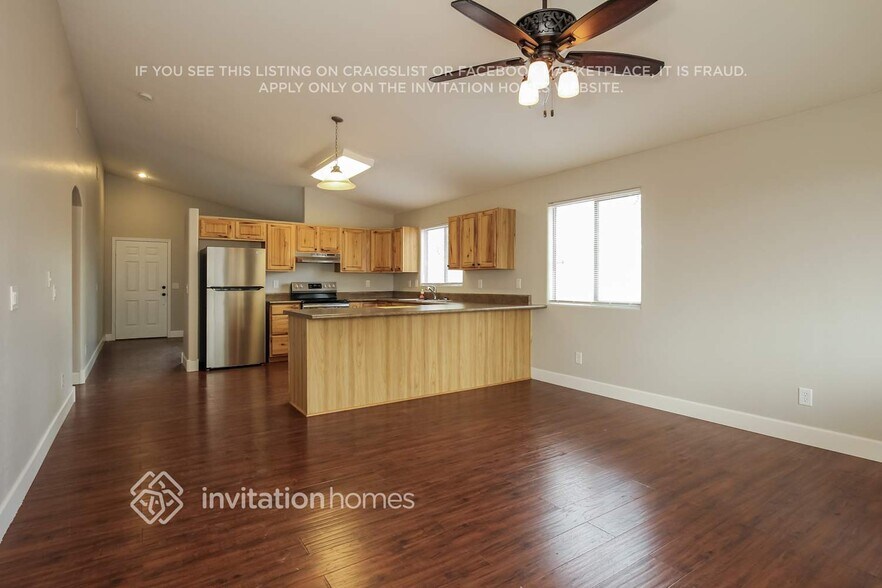 Building Photo - 15303 W Hope Dr