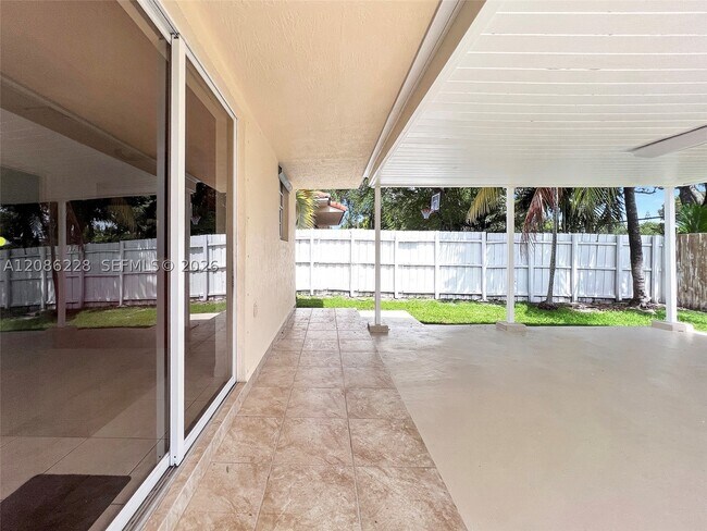 Building Photo - 3650 SW 27th St
