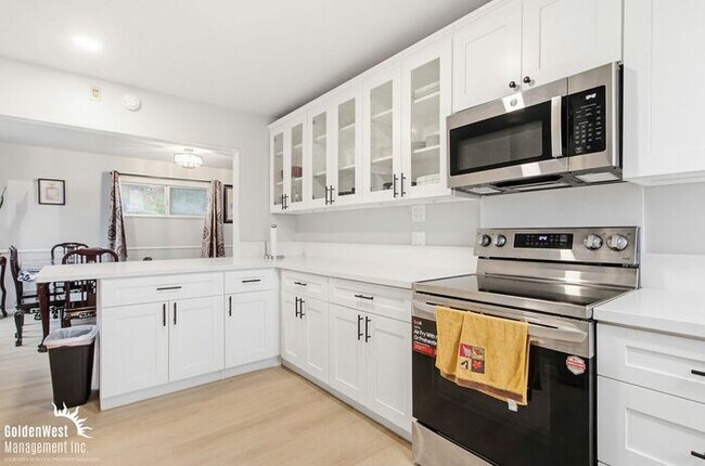 Building Photo - Beautifully Updated 3Bdm 3Ba Unfurnished Main Home of Duplex with Views in Cardiff By the Sea!