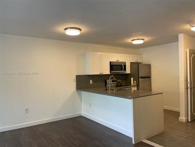 Building Photo - 2600 NE 135th St