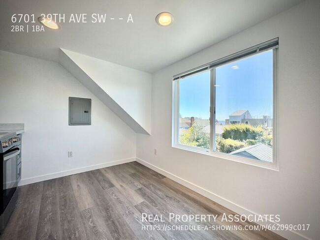 Building Photo - 6701 39th Ave SW