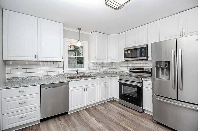 Building Photo - 604 Westwood Cir