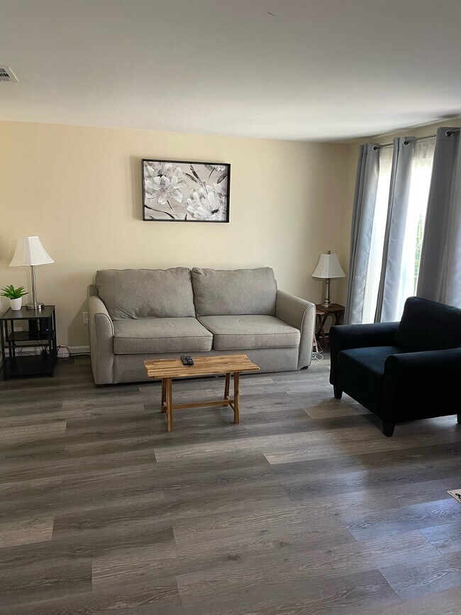 Living Room - 6208 S Elberon St