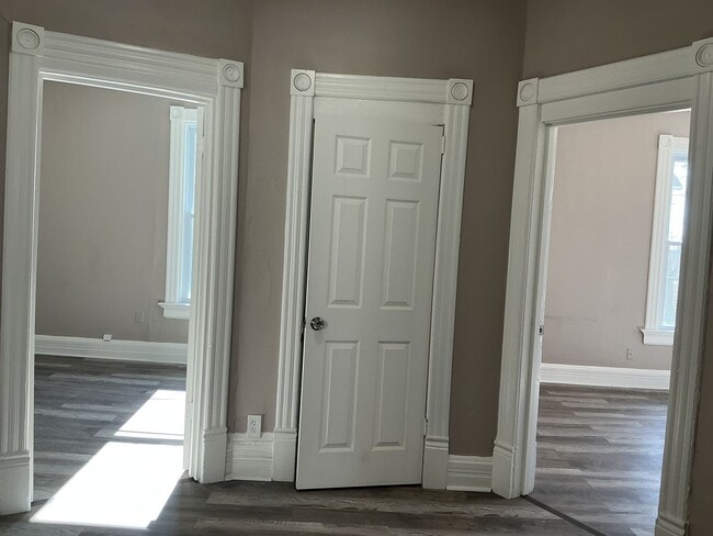 Building Photo - 4 bedroom single family home