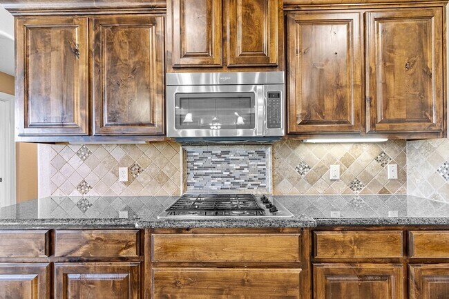 Building Photo - 5811 Oak Creek Drive