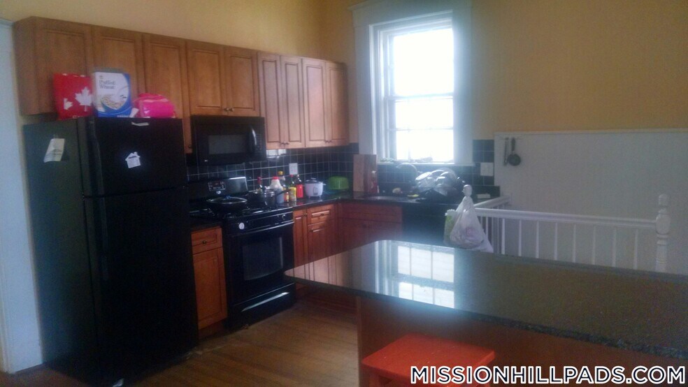 Building Photo - 139 Hillside St