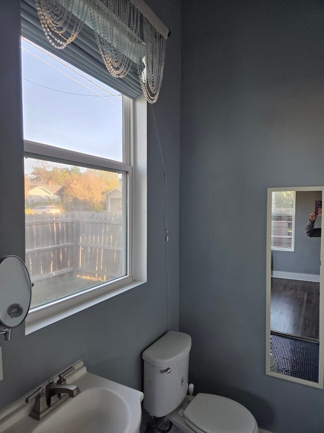 Building Photo - 1003 W Elsmere Pl