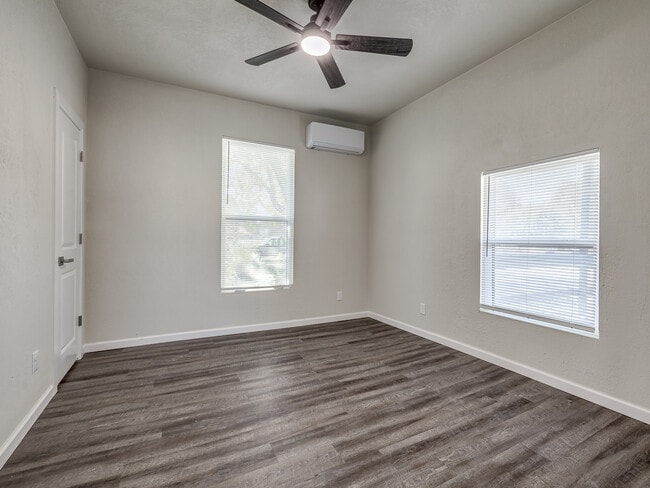 Building Photo - 146 N Donald Ave