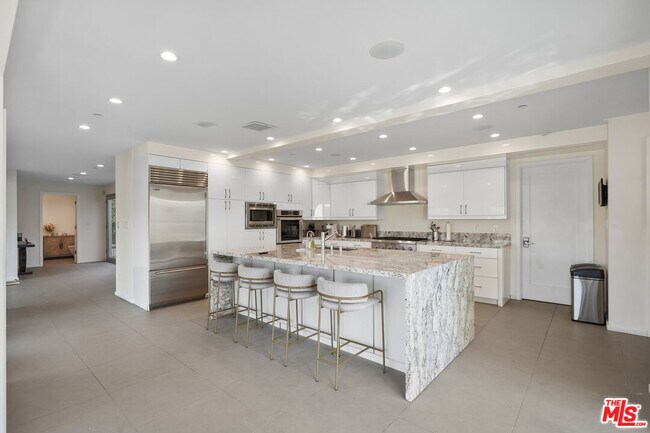 Building Photo - 9716 Oak Pass Rd