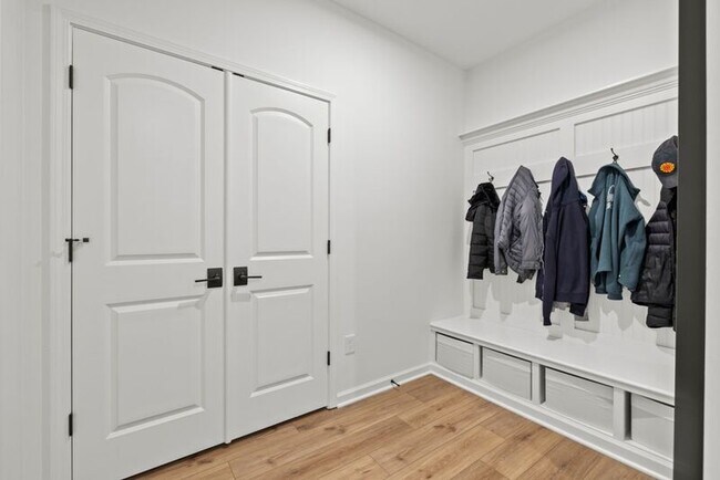 Building Photo - 8190 Smiths Cir