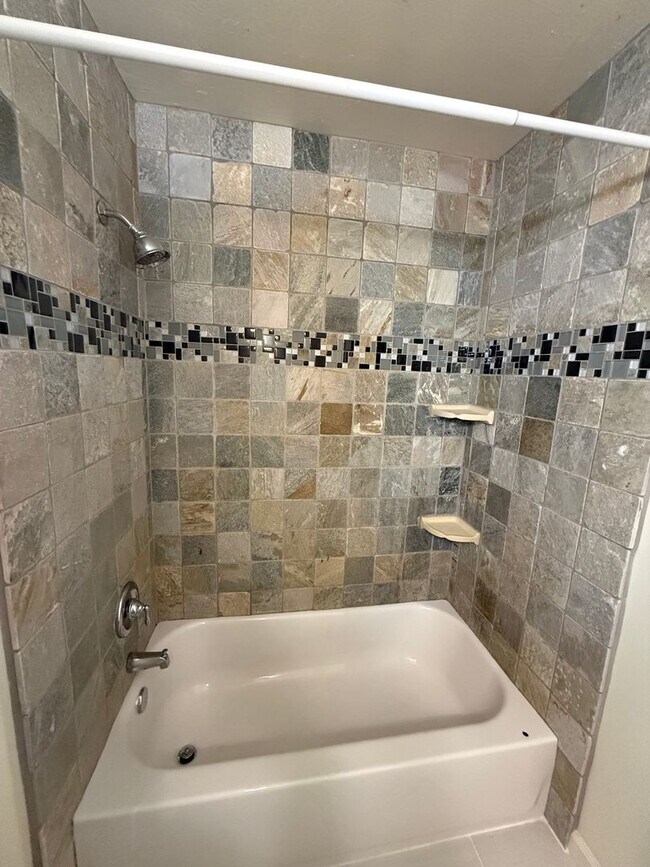 Building Photo - COUNTRY CLUB ESTATES 3 Bedroom Home available for Rent!