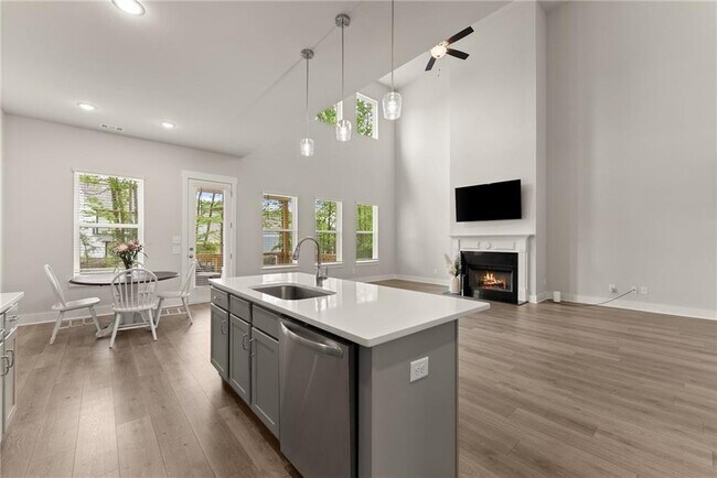 Building Photo - 5841 Woodland Park Ct